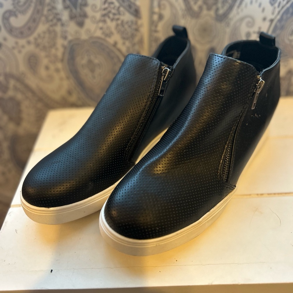 Time and Tru Black Perforated Women's Sneakers
